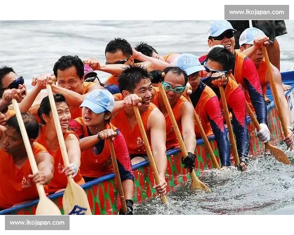 2017年龙舟比赛精彩瞬间回顾 激烈角逐展现勇气与团队精神